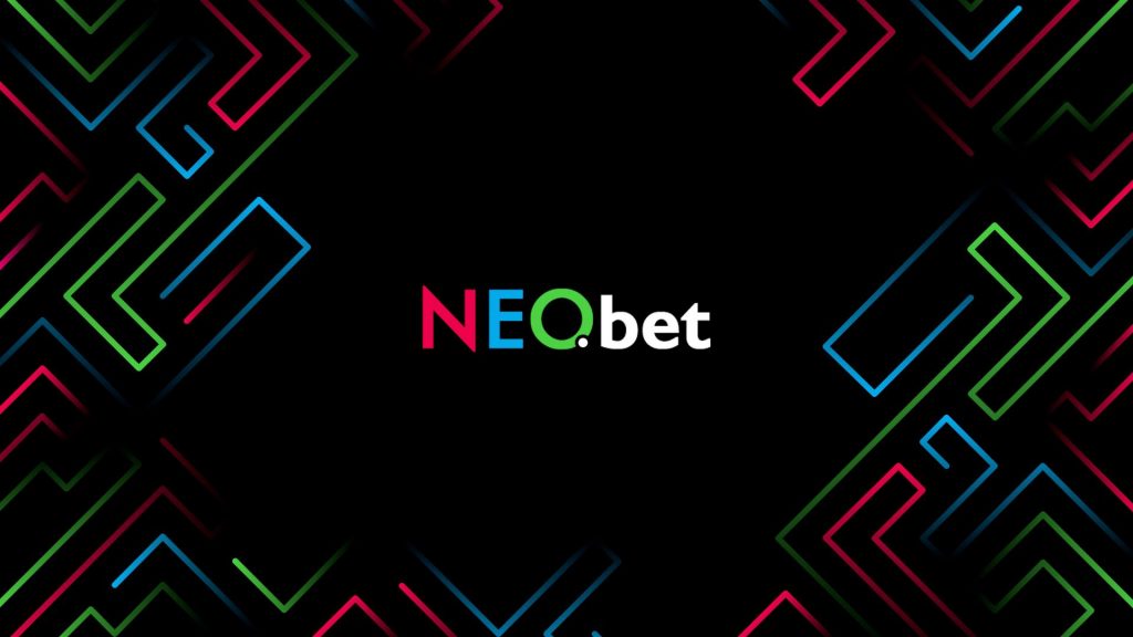 Jubelnder Spieler mit Wettschein-Hintergrund und NEO.bet Megagewinn-Aktion